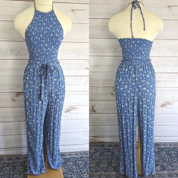 American Eagle Outfitters Smocked Halter Jumpsuit in Floral Blue Sz Sm Tall NWT - Picture 2 of 7